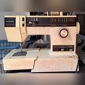 Singer Beige and Black Sewing Machine